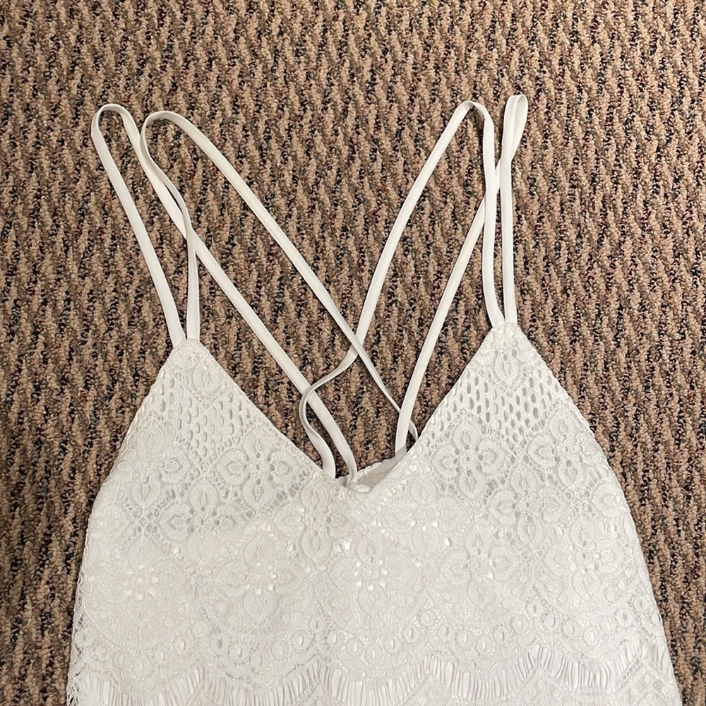 NEW Miami white lace dress with Criss cross back from Francesca’s - Picture 4 of 6